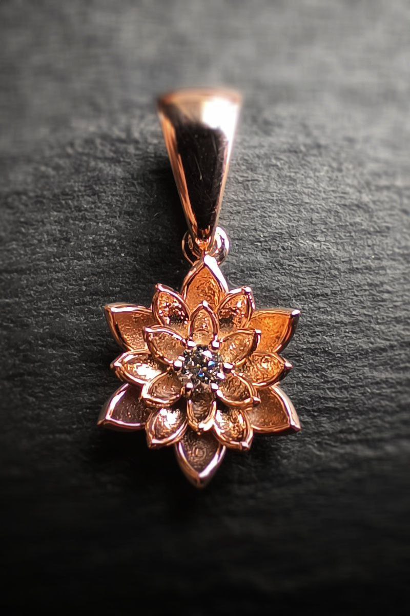 The Lotus pendant with diamond 20mm