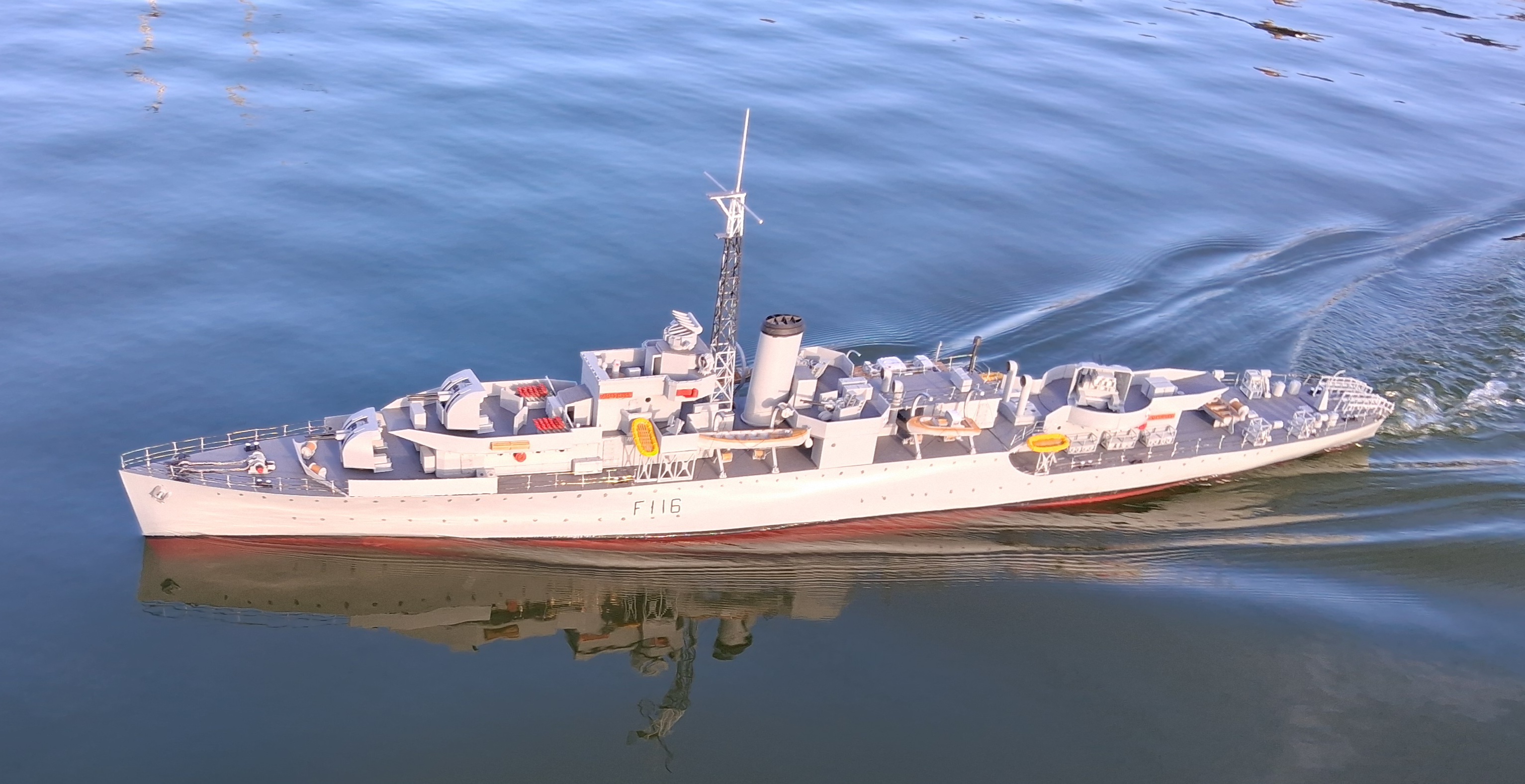 HMS Amethyst Black Swan Sloop radio controlled working 1