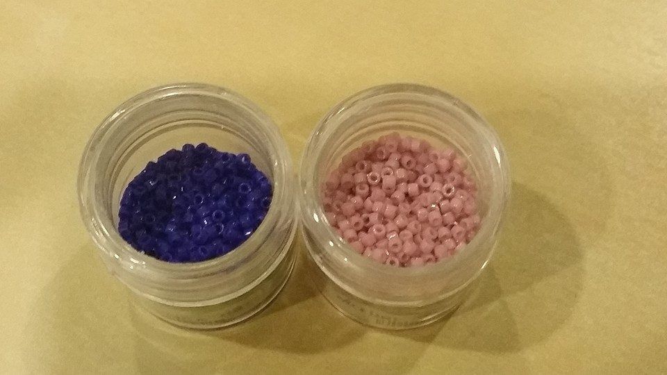 Beads container