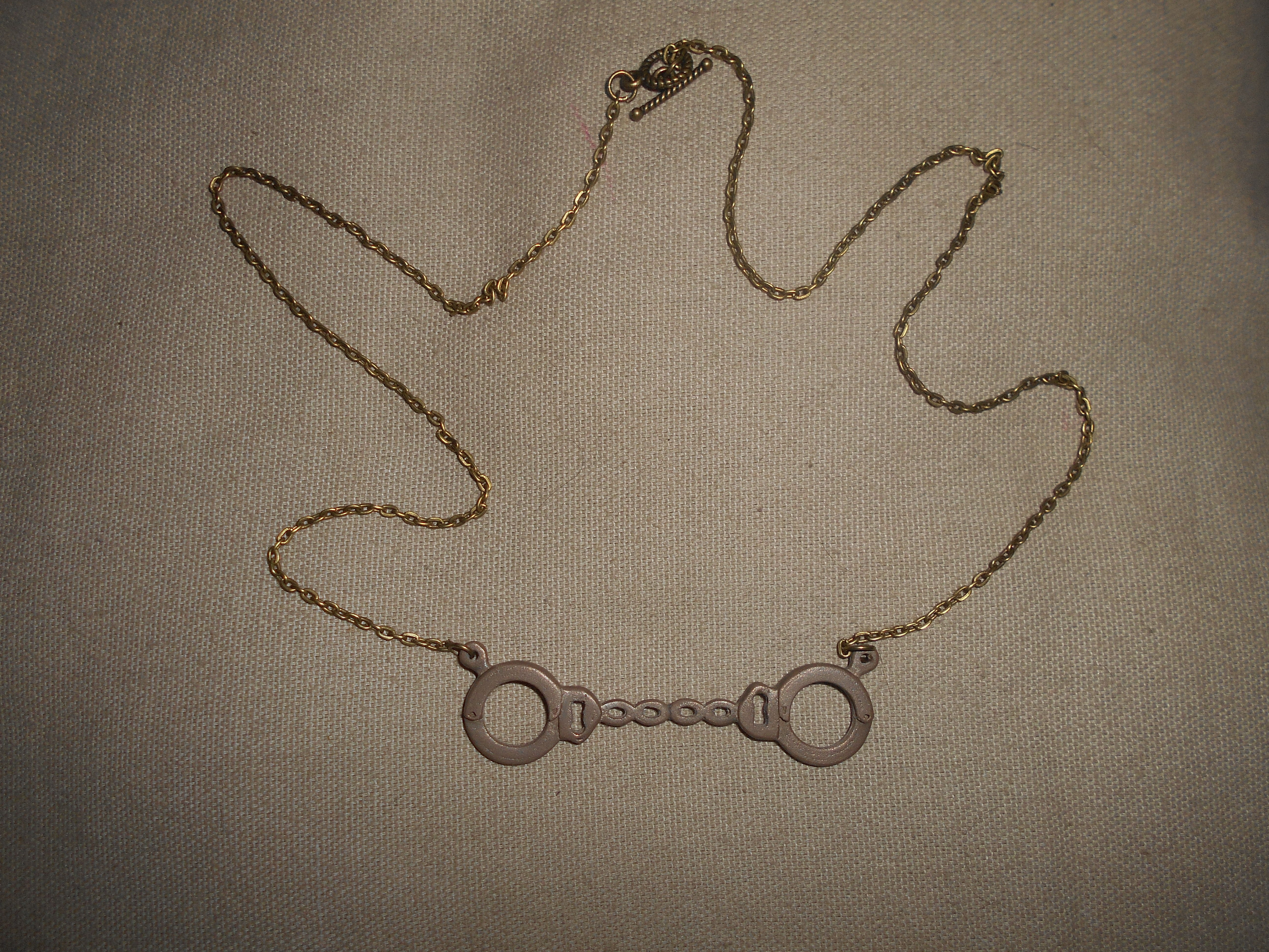 Pendentif menottes